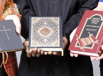 بين التعدّديّة الدينيّة وتعدد سبل النجاة رؤية نقديّة تأصيليّة