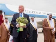 علاقة الحب الخطيرة بين ترامب والسعودية وأثرها في الأمن الإقليمي